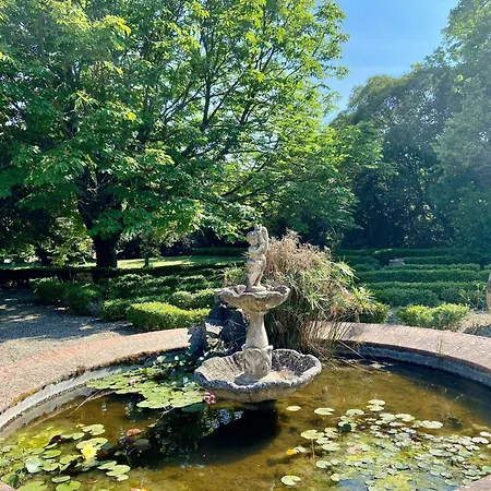 Dans L'aile Du Chateau 130m2 6 Personnes